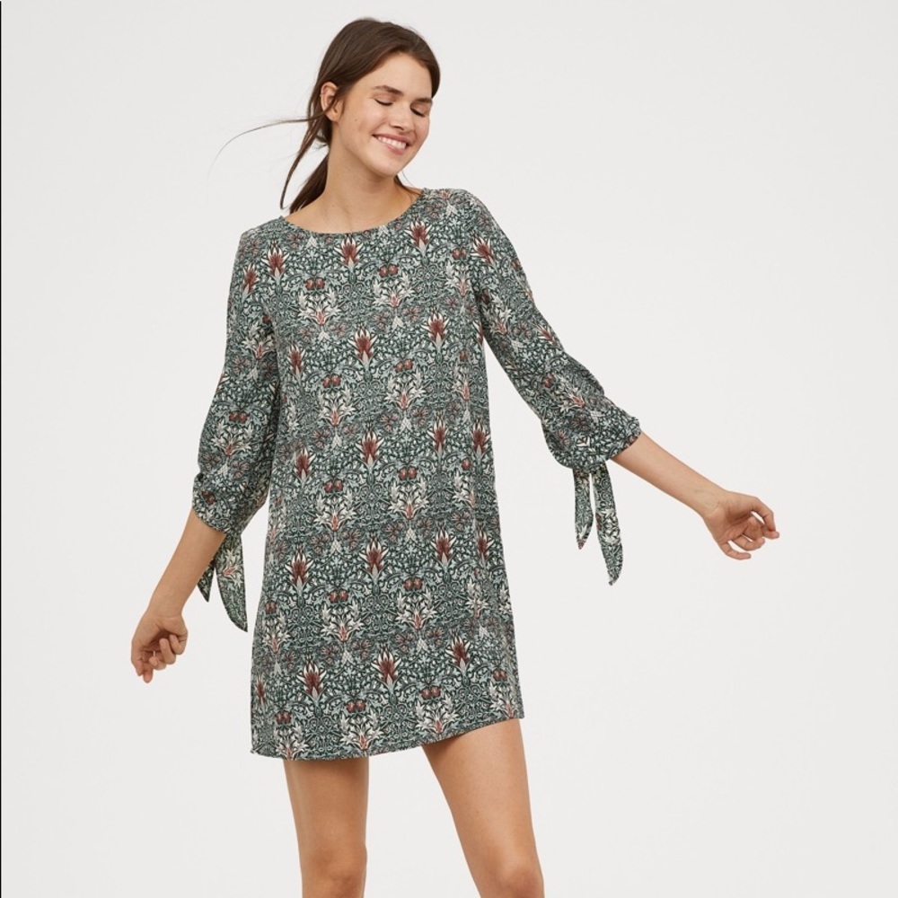 H&M Morris & Co patterned dress